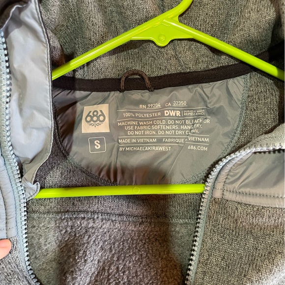 Women’s 686 zip up sweatshirt - Picture 4 of 4